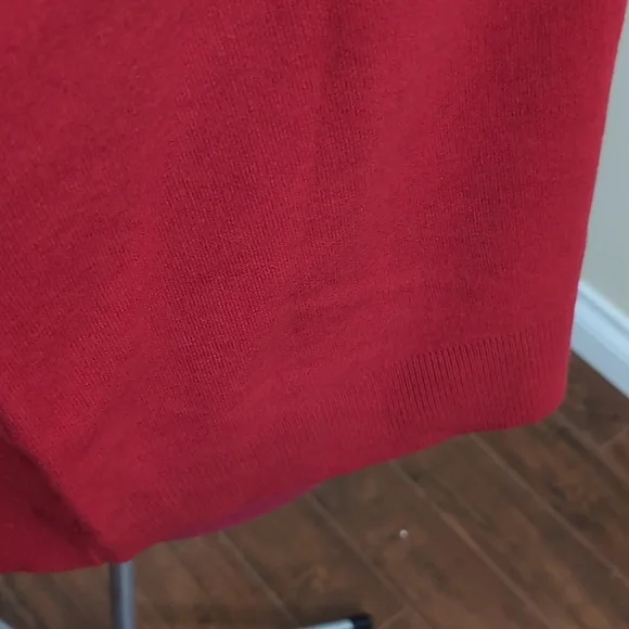 Joe Fresh| NWT Red and White Snow Flake Patterned Long Sleeve Crew Neck Sweater - Picture 6 of 15